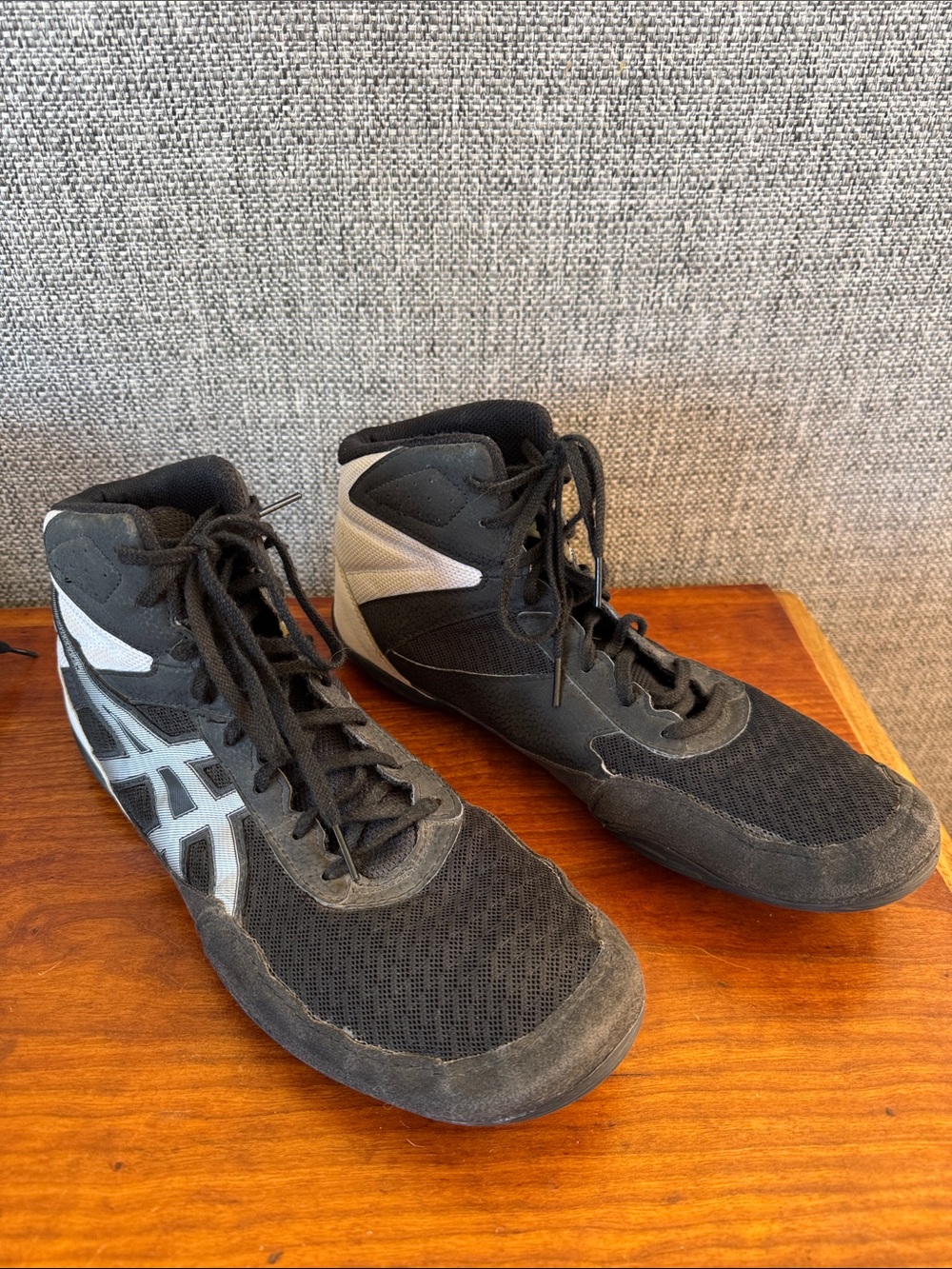 Asics Matflex 6 Black and White High-Top Wrestling Shoe Men’s Size 11.5